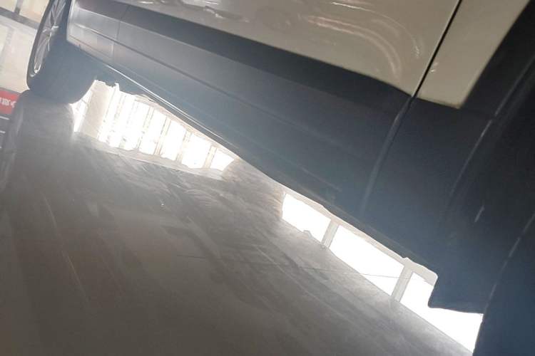 Used Volkswagen Tiguan 2015 1.8TSI Automatic All-Wheel Drive Style Vision Edition Right Side Sill