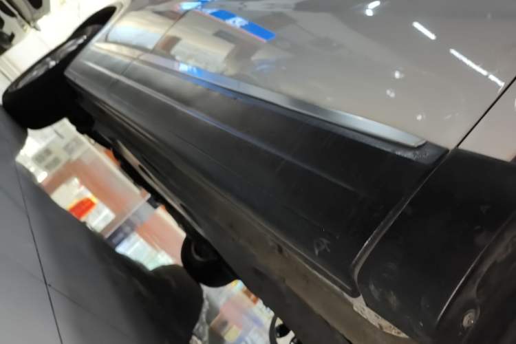 Used Volkswagen Tiguan 2015 1.8TSI Automatic Two-Wheel Drive Trend Edition Right Side Sill