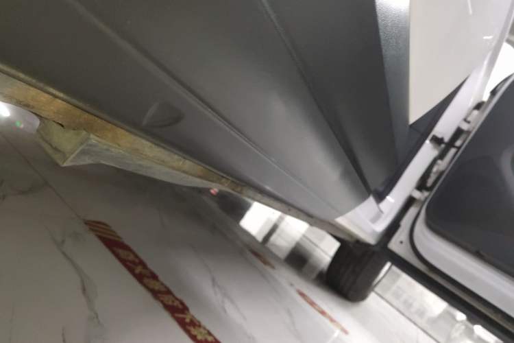 Used Volkswagen Tiguan 2015 1.8TSI Automatic Two-Wheel Drive Trend Edition Right Side Sill