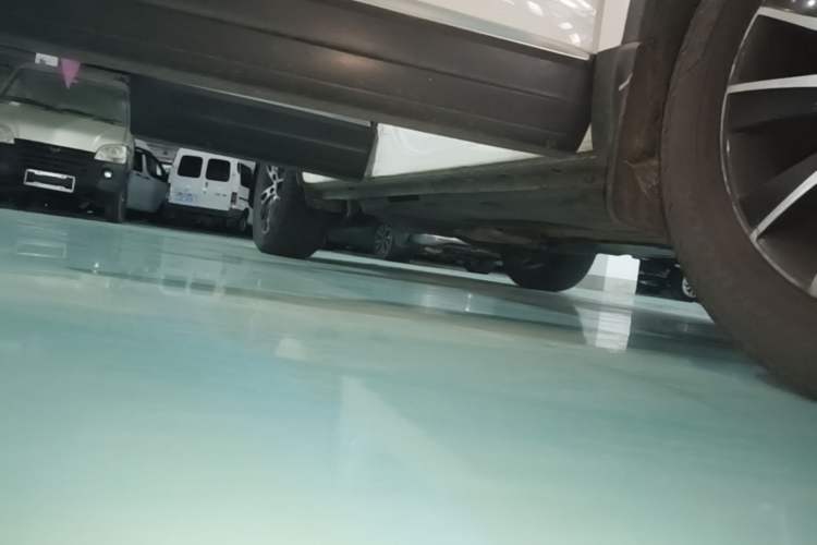 Used Volkswagen Tiguan 2015 2.0 TSI Automatic All-Wheel Drive Luxury Edition Right Side Sill
