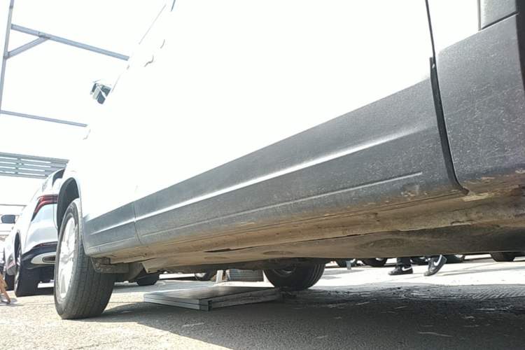 Used Volkswagen Tiguan 2015 1.8TSI Automatic Two-Wheel Drive Trend Edition Right Side Sill