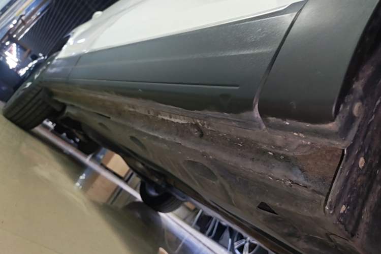 Used Volkswagen Tiguan 2015 1.8TSI Automatic Two-Wheel Drive Luxury Model Right Side Sill