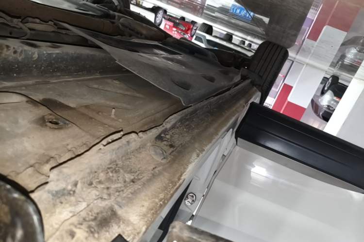 Used Volkswagen Tiguan 2015 1.8TSI Automatic Two-Wheel Drive Trend Edition Right Side Sill