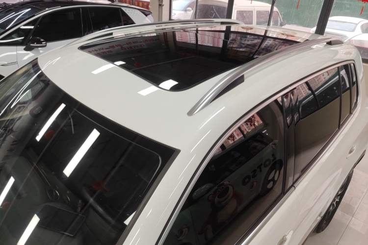 Used Volkswagen Tiguan 2015 1.8TSI Automatic All-Wheel-Drive Luxury Model Roof
