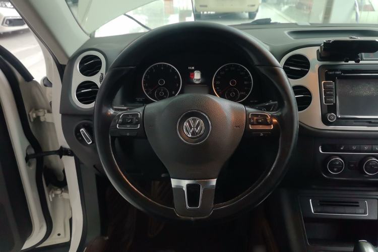Used Volkswagen Tiguan 2015 1.8TSI Automatic Two-Wheel Drive Luxury Model Steering Wheel