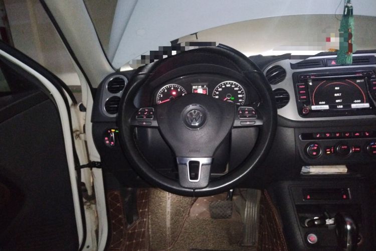 Used Volkswagen Tiguan 2015 1.8TSI Automatic All-Wheel-Drive Luxury Model Steering Wheel