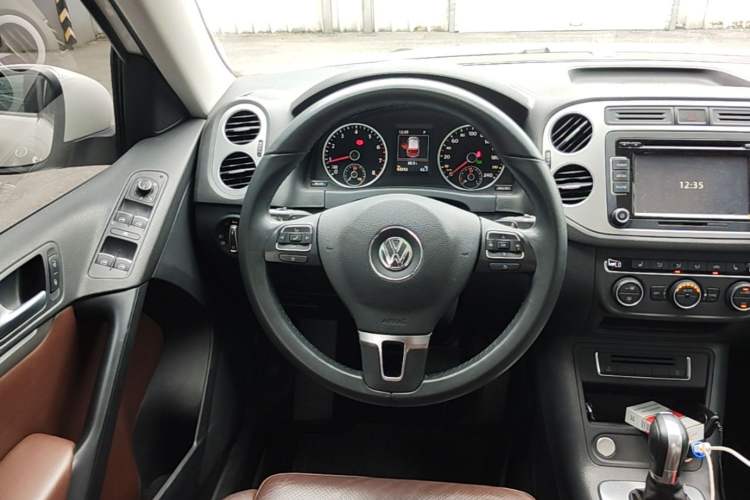 Used Volkswagen Tiguan 2015 1.8TSI Automatic Two-Wheel Drive Luxury Model Steering Wheel