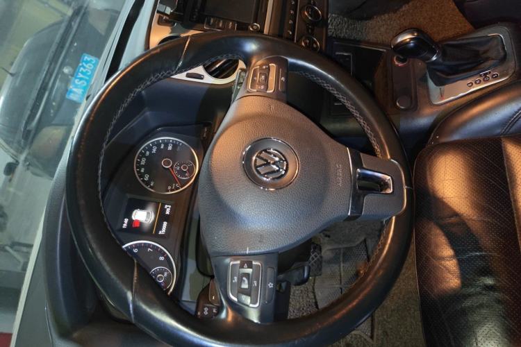 Used Volkswagen Tiguan 2015 2.0 TSI Automatic All-Wheel Drive Luxury Edition Steering Wheel