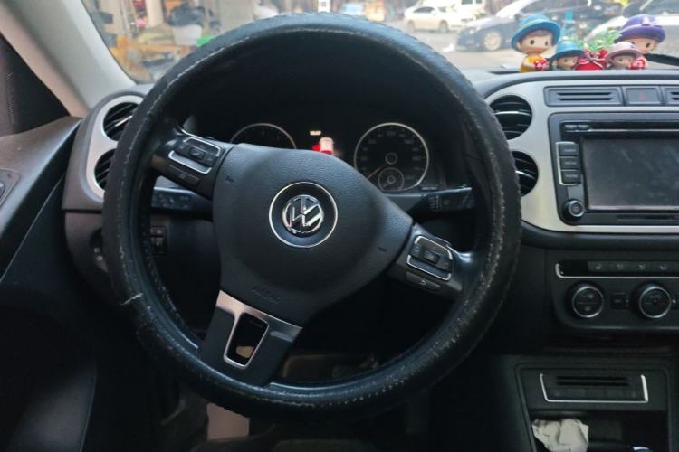 Used Volkswagen Tiguan 2015 1.8TSI Automatic Two-Wheel Drive Luxury Model Steering Wheel