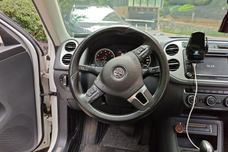 Used Volkswagen Tiguan 2015 1.8TSI Automatic Two-Wheel Drive Luxury Model Steering Wheel