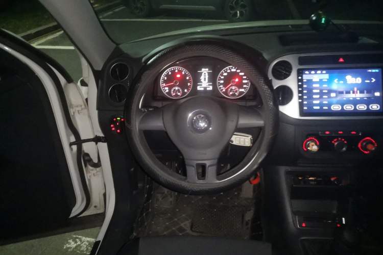 Used Volkswagen Tiguan 2015 1.8TSI Manual Two-Wheel Drive Fashion Edition Steering Wheel