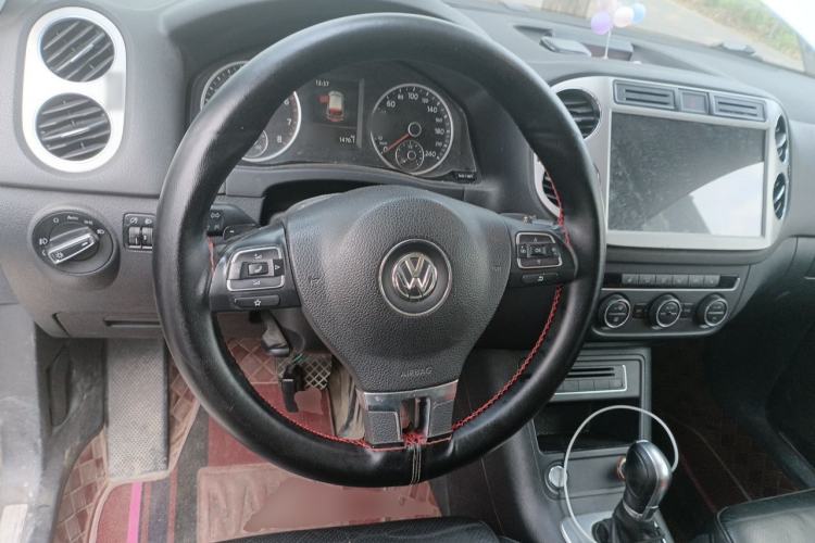 Used Volkswagen Tiguan 2015 1.8TSI Automatic Two-Wheel Drive Luxury Model Steering Wheel