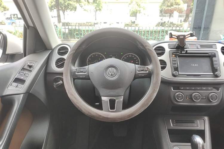 Used Volkswagen Tiguan 2015 1.8TSI Automatic Two-Wheel Drive Luxury Model Steering Wheel