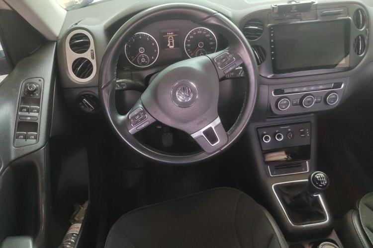 Used Volkswagen Tiguan 2015 1.8TSI Manual Two-Wheel-Drive Limited Edition Steering Wheel