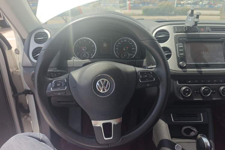 Used Volkswagen Tiguan 2015 1.8TSI Automatic Two-Wheel Drive Luxury Model Steering Wheel