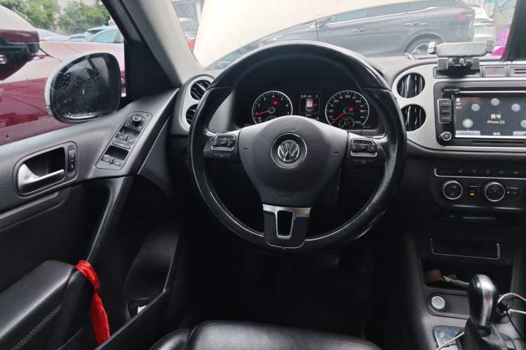 Used Volkswagen Tiguan 2015 1.8TSI Automatic Two-Wheel Drive Luxury Model Steering Wheel