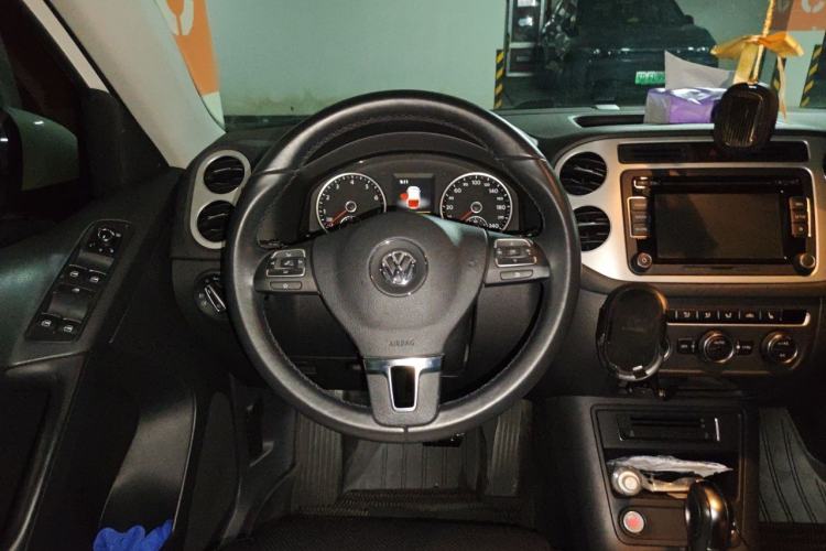 Used Volkswagen Tiguan 2015 1.8TSI Automatic Two-Wheel Drive Luxury Model Steering Wheel