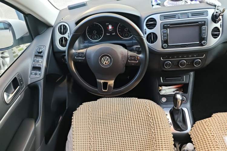Used Volkswagen Tiguan 2015 1.8TSI Automatic Two-Wheel Drive Luxury Model Steering Wheel