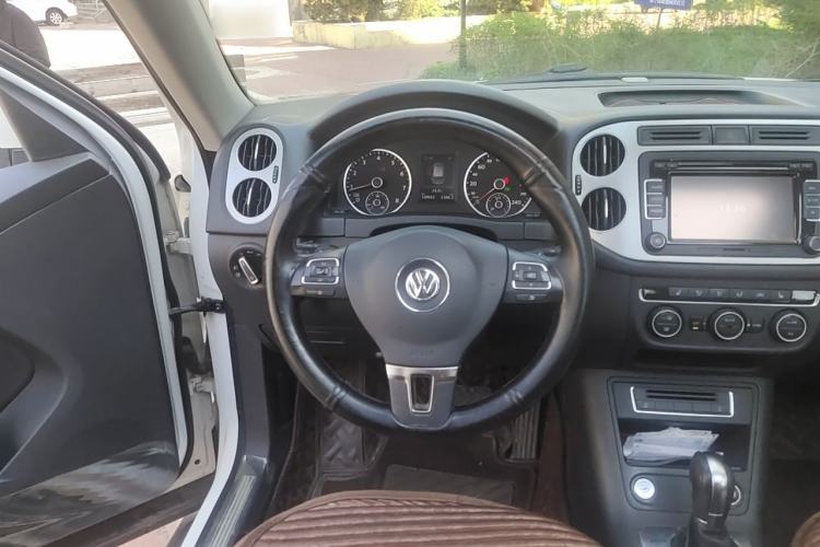 Used Volkswagen Tiguan 2015 1.8TSI Automatic All-Wheel-Drive Luxury Model Steering Wheel