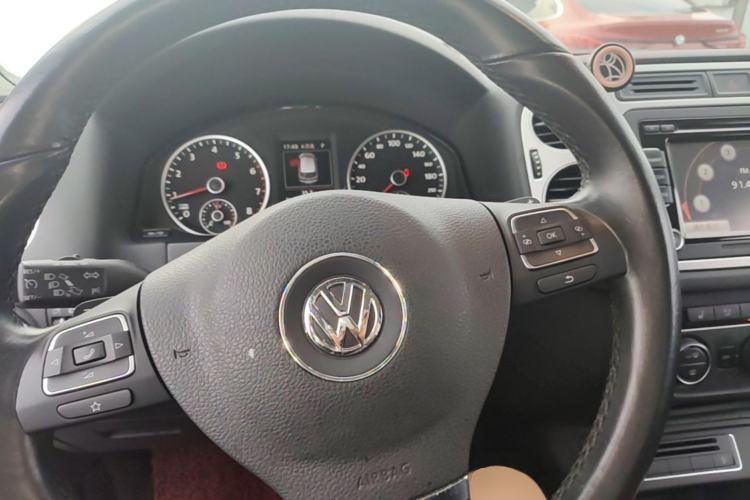 Used Volkswagen Tiguan 2015 1.8TSI Automatic Two-Wheel Drive Luxury Model Steering Wheel