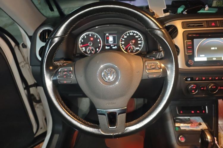 Used Volkswagen Tiguan 2015 2.0 TSI Automatic All-Wheel Drive Flagship Edition Steering Wheel