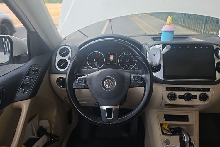 Used Volkswagen Tiguan 2015 1.8TSI Automatic All-Wheel-Drive Luxury Model Steering Wheel