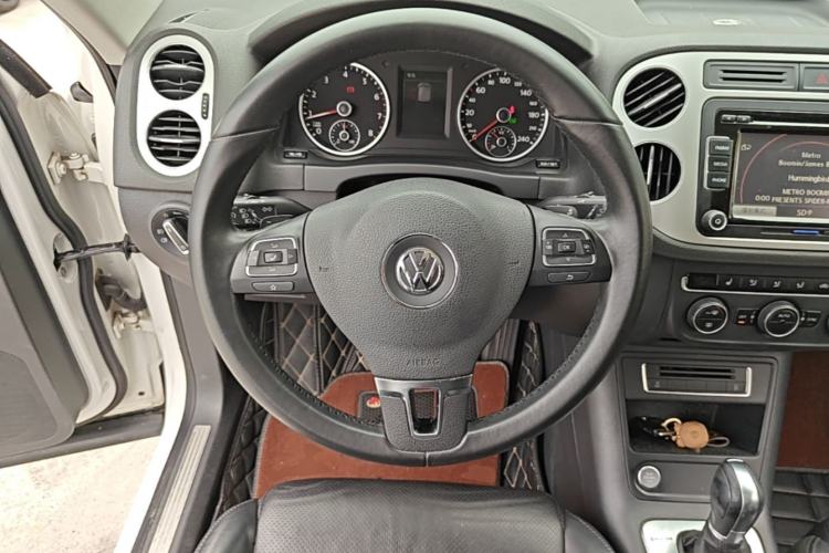 Used Volkswagen Tiguan 2015 1.8TSI Automatic All-Wheel-Drive Luxury Model Steering Wheel