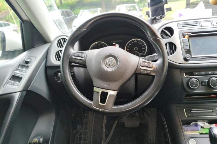 Used Volkswagen Tiguan 2015 1.8TSI Automatic Two-Wheel Drive Luxury Model Steering Wheel