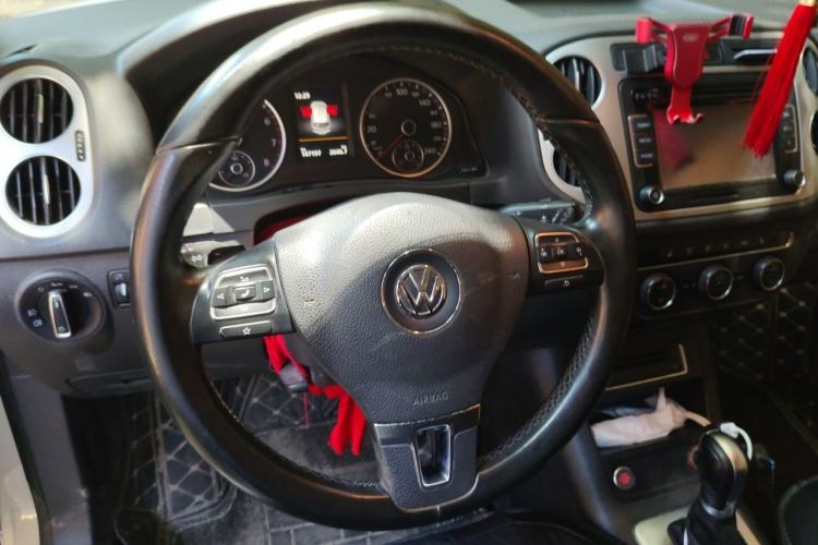 Used Volkswagen Tiguan 2015 1.8TSI Automatic Two-Wheel Drive Luxury Model Steering Wheel