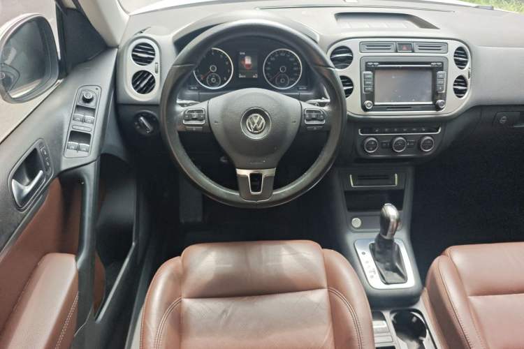 Used Volkswagen Tiguan 2015 1.8TSI Automatic Two-Wheel Drive Luxury Model Steering Wheel