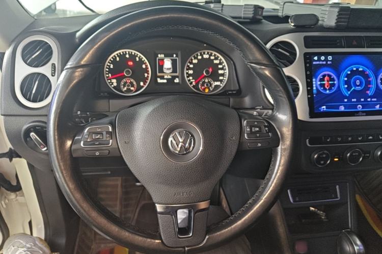 Used Volkswagen Tiguan 2015 1.8TSI Automatic Two-Wheel Drive Luxury Model Steering Wheel
