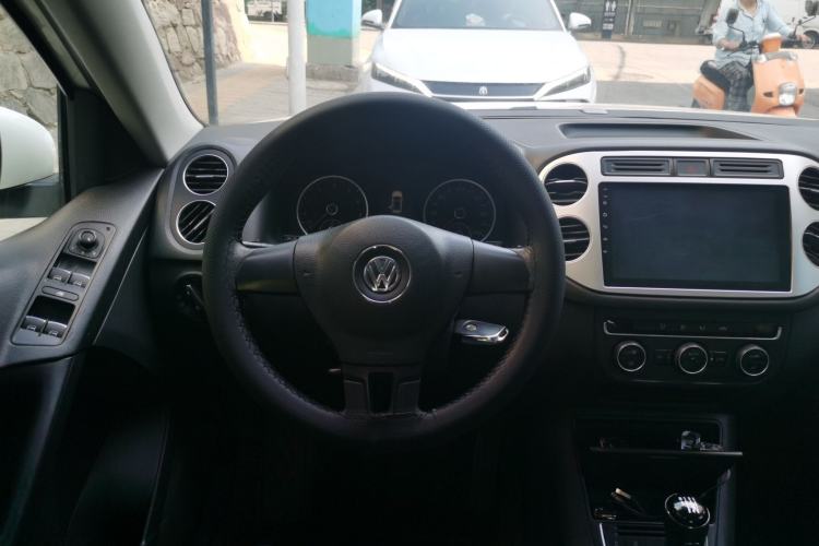 Used Volkswagen Tiguan 2015 1.4TSI Manual Two-Wheel Drive BlueMotion Edition Steering Wheel