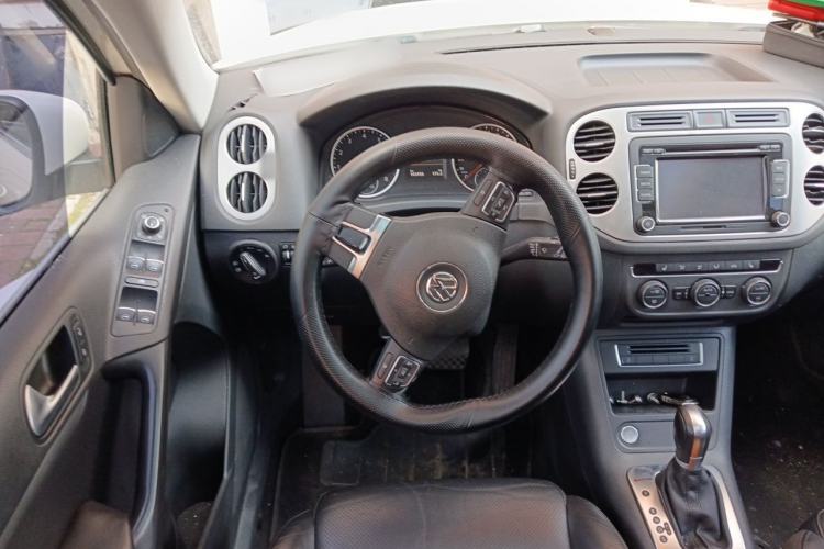 Used Volkswagen Tiguan 2015 1.8TSI Automatic All-Wheel-Drive Luxury Model Steering Wheel
