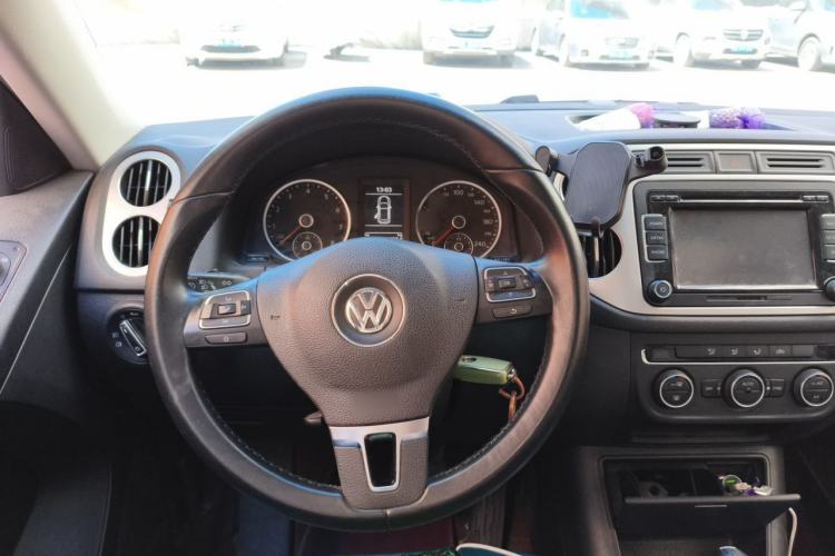 Used Volkswagen Tiguan 2015 1.8TSI Automatic Two-Wheel Drive Luxury Model Steering Wheel
