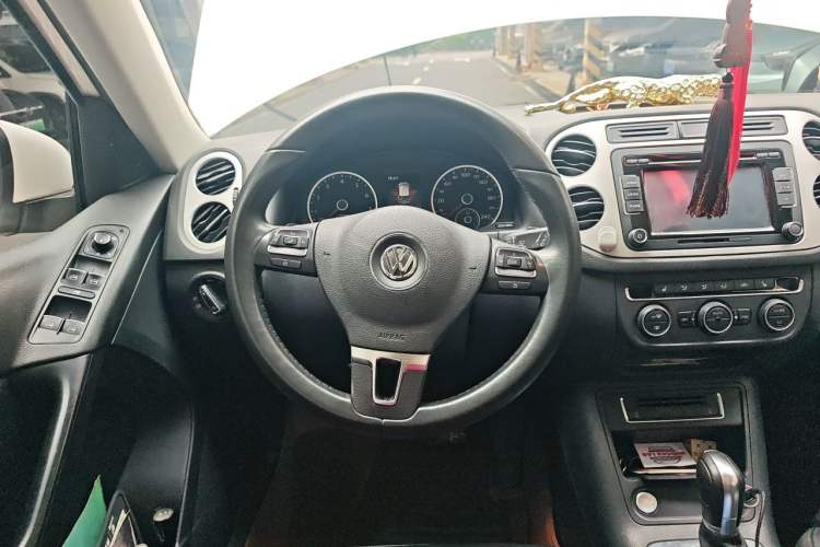 Used Volkswagen Tiguan 2015 1.8TSI Automatic Two-Wheel Drive Luxury Model Steering Wheel