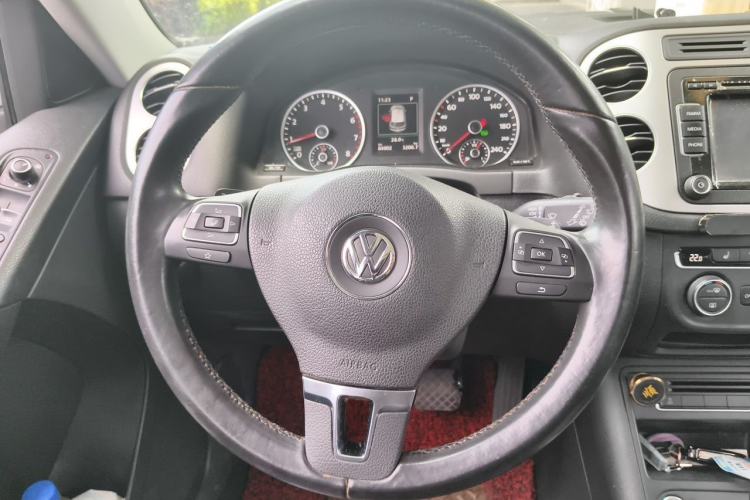 Used Volkswagen Tiguan 2015 1.8TSI Automatic Two-Wheel Drive Luxury Model Steering Wheel