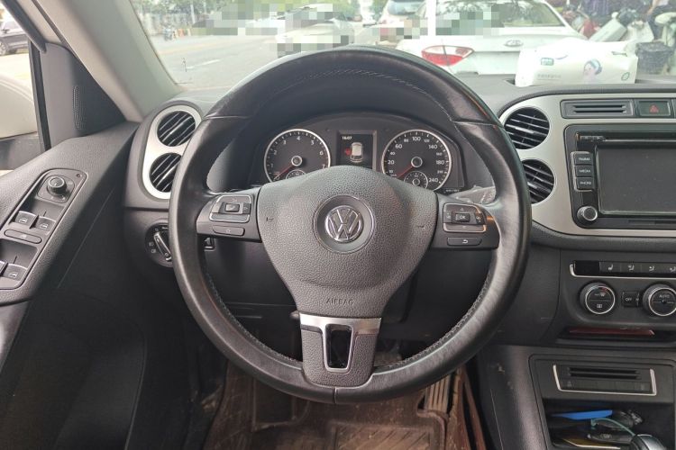 Used Volkswagen Tiguan 2015 2.0 TSI Automatic All-Wheel Drive Luxury Edition Steering Wheel