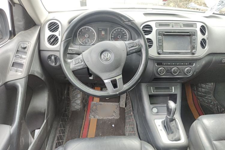 Used Volkswagen Tiguan 2015 2.0 TSI Automatic All-Wheel Drive Luxury Edition Steering Wheel