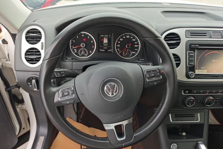 Used Volkswagen Tiguan 2015 1.8TSI Automatic Two-Wheel Drive Luxury Model Steering Wheel