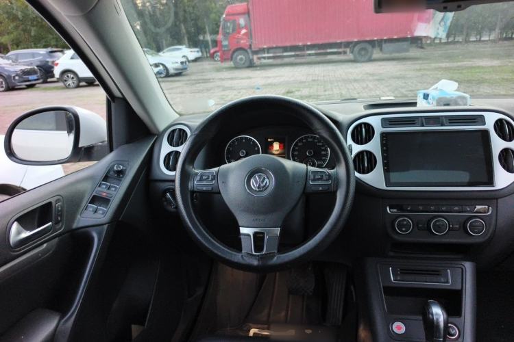 Used Volkswagen Tiguan 2015 1.8TSI Automatic Two-Wheel Drive Luxury Model Steering Wheel