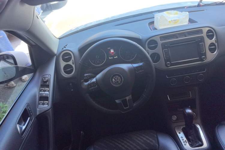 Used Volkswagen Tiguan 2015 1.8TSI Automatic Two-Wheel Drive Luxury Model Steering Wheel