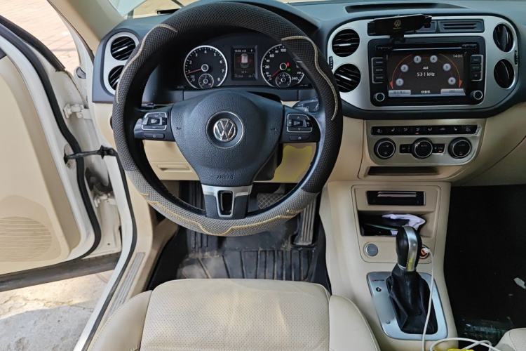 Used Volkswagen Tiguan 2015 1.8TSI Automatic All-Wheel-Drive Luxury Model Steering Wheel