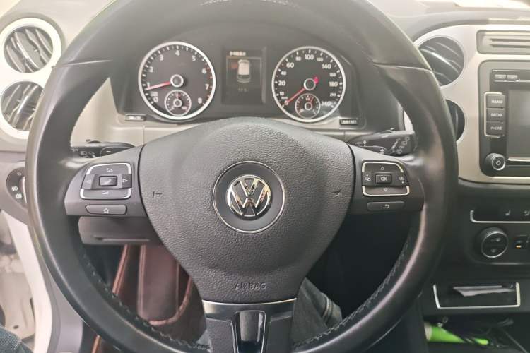 Used Volkswagen Tiguan 2015 1.8TSI Automatic Two-Wheel Drive Luxury Model Steering Wheel
