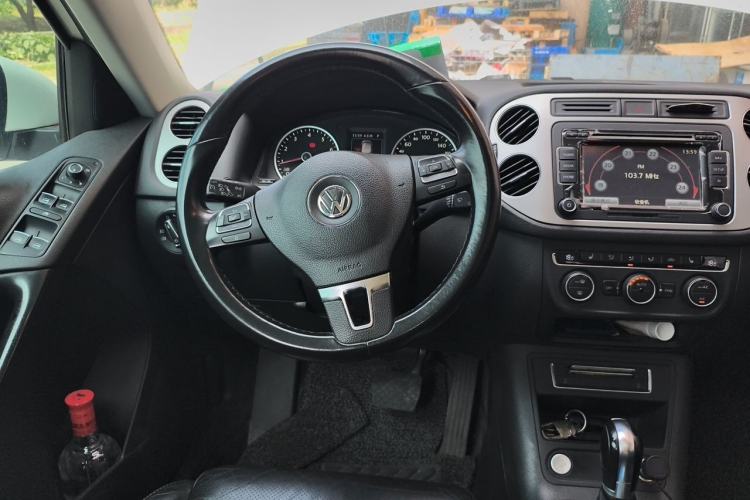 Used Volkswagen Tiguan 2015 1.8TSI Automatic Two-Wheel Drive Luxury Model Steering Wheel