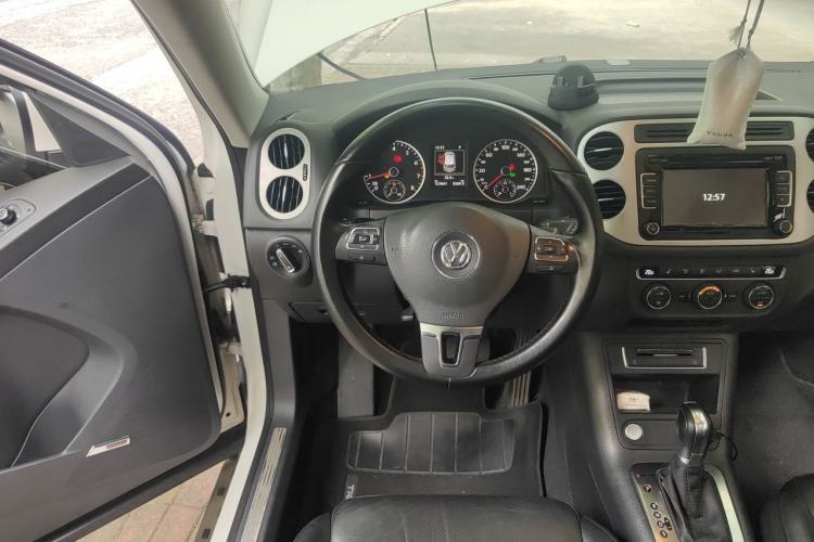 Used Volkswagen Tiguan 2015 1.8TSI Automatic All-Wheel-Drive Luxury Model Steering Wheel