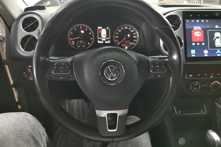 Used Volkswagen Tiguan 2015 1.8TSI Automatic Two-Wheel Drive Luxury Model Steering Wheel