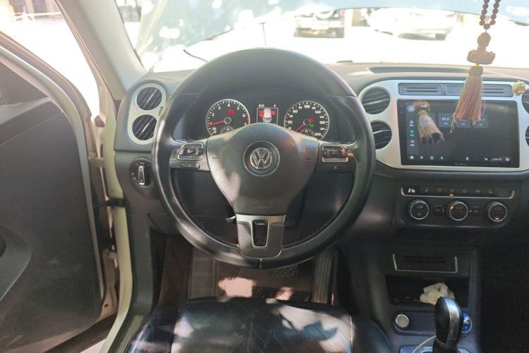 Used Volkswagen Tiguan 2015 1.8TSI Automatic Two-Wheel Drive Luxury Model Steering Wheel