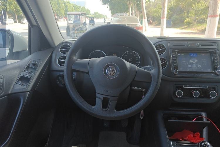 Used Volkswagen Tiguan 2015 1.8TSI Manual Two-Wheel Drive Fashion Edition Steering Wheel