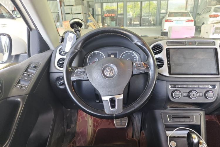 Used Volkswagen Tiguan 2015 1.8TSI Automatic Two-Wheel Drive Luxury Model Steering Wheel