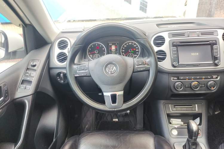 Used Volkswagen Tiguan 2015 1.8TSI Automatic Two-Wheel Drive Luxury Model Steering Wheel